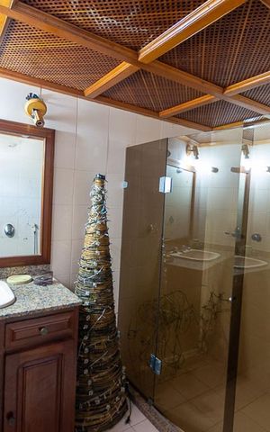 Casa à venda com 500m², 4 quartos e 2 vagas Casa à venda com 500m², 4 quartos e 2 vagasBanheiro - Casa externa - Suite