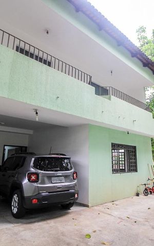 Casa à venda com 240m², 4 quartos e 2 vagasFrente