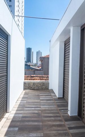 Casa à venda com 384m², 3 quartos e 4 vagas Casa à venda com 384m², 3 quartos e 4 vagasVaranda