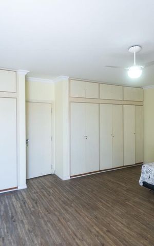 Casa à venda com 384m², 3 quartos e 4 vagas Casa à venda com 384m², 3 quartos e 4 vagasSuíte