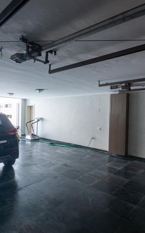 Casa à venda com 384m², 3 quartos e 4 vagas Casa à venda com 384m², 3 quartos e 4 vagasGaragem
