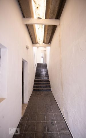 Casa para alugar com 250m², 2 quartos e 2 vagasCorredor Lateral