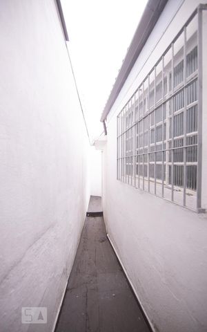 Casa para alugar com 250m², 2 quartos e 2 vagasCorredor Lateral