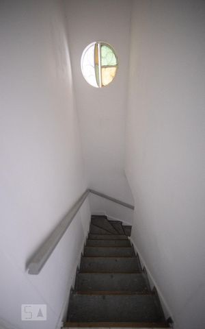 Casa para alugar com 250m², 2 quartos e 2 vagasEscadaria Acesso Cozinha