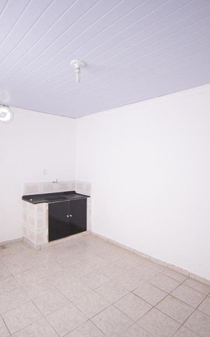 Casa para alugar com 250m², 2 quartos e 2 vagasCozinha