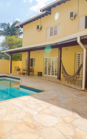 Casa à venda com 350m², 4 quartos e 3 vagasPiscina