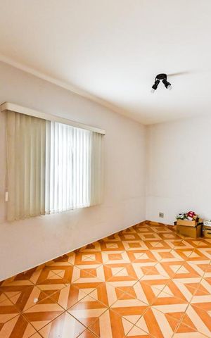 Casa à venda com 200m², 3 quartos e 2 vagas Casa à venda com 200m², 3 quartos e 2 vagasQuarto 1