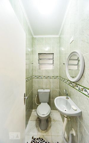 Casa à venda com 200m², 3 quartos e 2 vagas Casa à venda com 200m², 3 quartos e 2 vagasLavabo