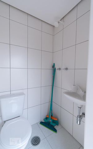 Apartamento à venda com 113m², 3 quartos e 2 vagas Apartamento à venda com 113m², 3 quartos e 2 vagasBanheiro de Serviço