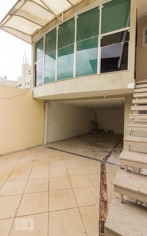 Casa à venda com 230m², 3 quartos e 4 vagasGaragem