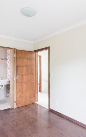 Casa à venda com 230m², 3 quartos e 4 vagasSuite