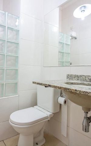 Casa de condomínio à venda com 90m², 2 quartos e 2 vagas Casa de condomínio à venda com 90m², 2 quartos e 2 vagasBanheiro