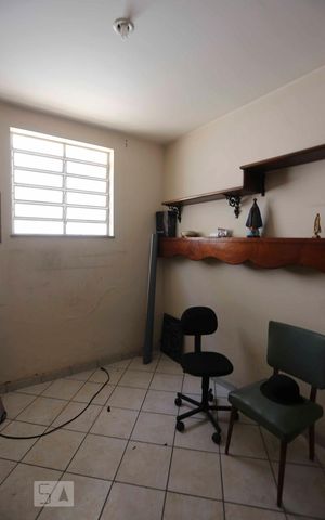 Casa à venda com 300m², 4 quartos e 2 vagas Casa à venda com 300m², 4 quartos e 2 vagasdespensa