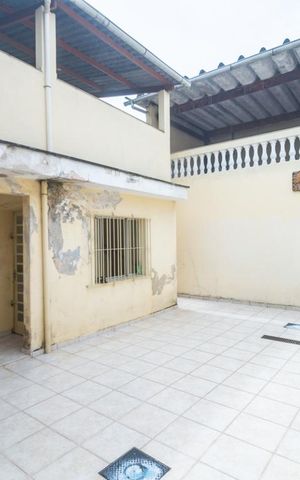 Casa à venda com 120m², 3 quartos e 2 vagas Casa à venda com 120m², 3 quartos e 2 vagasQuintal
