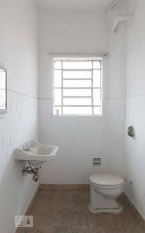 Casa para alugar com 70m², 2 quartos e sem vagaBanheiro