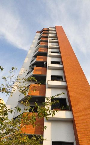 Apartamento à venda com 122m², 3 quartos e 2 vagasFachada
