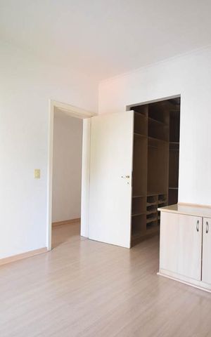 Apartamento à venda com 122m², 3 quartos e 2 vagas Apartamento à venda com 122m², 3 quartos e 2 vagasSuíte
