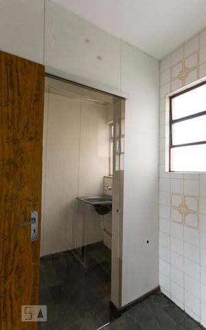 Apartamento para alugar com 75m², 3 quartos e 2 vagasCozinha (Detalhe porta de vidro)