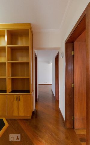 Apartamento para alugar com 116m², 3 quartos e 2 vagas Apartamento para alugar com 116m², 3 quartos e 2 vagasCorredor