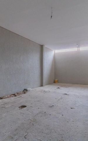 Casa à venda com 250m², 3 quartos e 8 vagas Casa à venda com 250m², 3 quartos e 8 vagasPorão