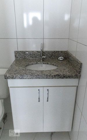 Casa para alugar com 42m², 1 quarto e sem vagaBanheiro