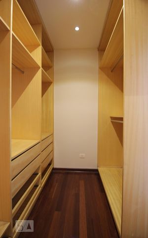 Apartamento à venda com 197m², 4 quartos e sem vagaCloset