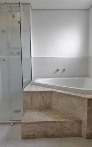 Apartamento à venda com 197m², 4 quartos e sem vagaBanheiro da suíte 2