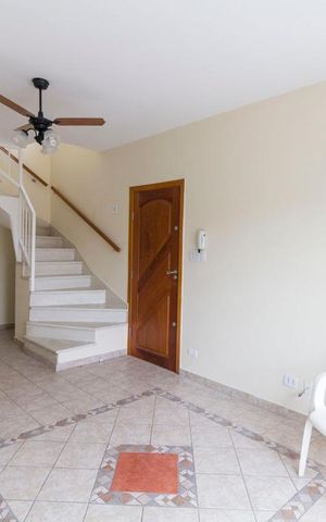 Casa à venda com 140m², 3 quartos e 2 vagasSala