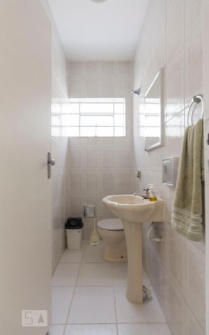 Casa à venda com 140m², 3 quartos e 2 vagasLavabo