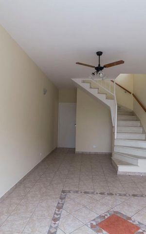 Casa à venda com 140m², 3 quartos e 2 vagasSala