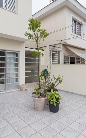 Casa à venda com 140m², 3 quartos e 2 vagasVaranda