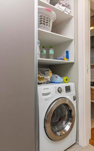 Apartamento à venda com 80m², 2 quartos e 1 vagaCorredor - Lavanderia