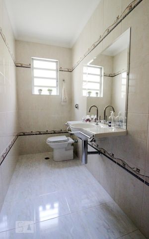 Casa à venda com 210m², 3 quartos e 4 vagasLavabo