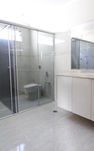 Casa à venda com 210m², 3 quartos e 4 vagasSuíte Quarto 1