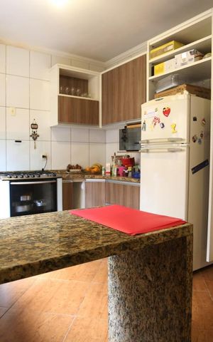 Casa à venda com 255m², 4 quartos e 4 vagas Casa à venda com 255m², 4 quartos e 4 vagasCozinha