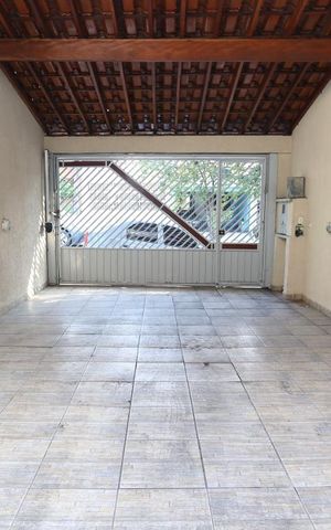 Casa à venda com 255m², 4 quartos e 4 vagas Casa à venda com 255m², 4 quartos e 4 vagasGaragem