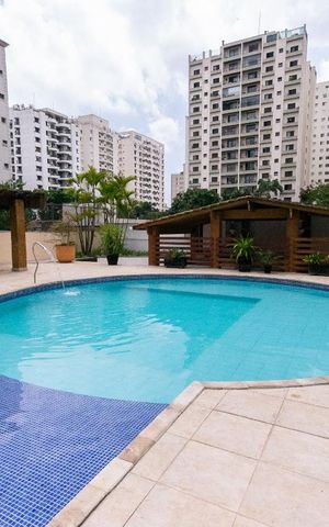 Apartamento à venda com 135m², 3 quartos e 2 vagas Apartamento à venda com 135m², 3 quartos e 2 vagasPiscina