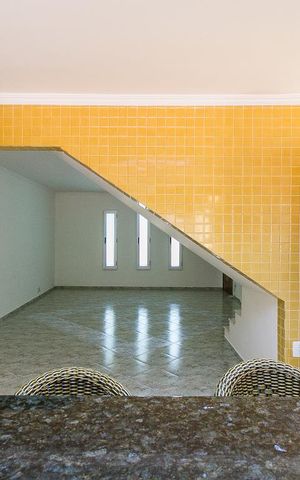Casa à venda com 253m², 3 quartos e 2 vagasSala