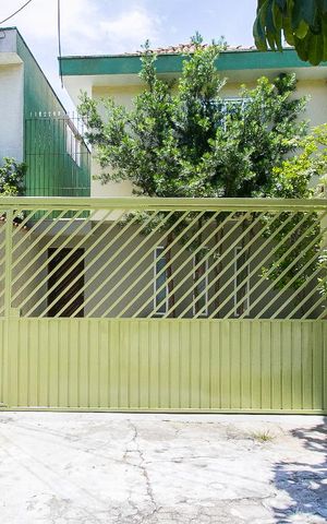 Casa à venda com 253m², 3 quartos e 2 vagasFachada