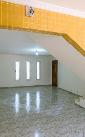 Casa à venda com 253m², 3 quartos e 2 vagasSala