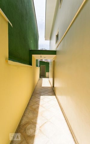 Casa à venda com 253m², 3 quartos e 2 vagasCorredor Externo