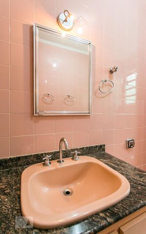 Casa à venda com 253m², 3 quartos e 2 vagasBanheiro Social