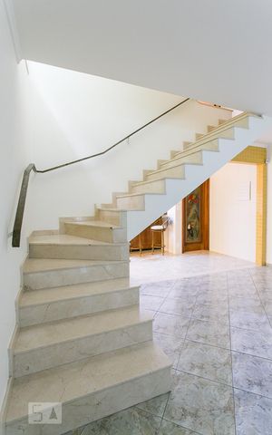 Casa à venda com 253m², 3 quartos e 2 vagasSala
