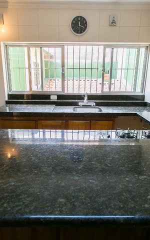 Casa à venda com 253m², 3 quartos e 2 vagasCozinha