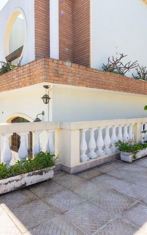 Casa à venda com 380m², 3 quartos e 3 vagas Casa à venda com 380m², 3 quartos e 3 vagasÁrea Externa