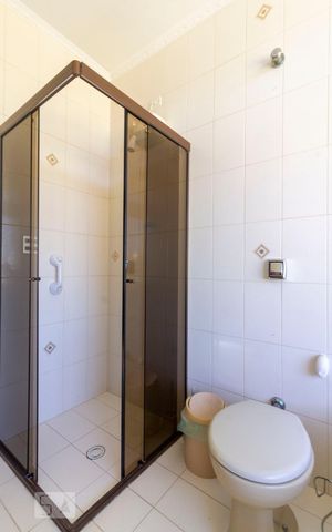 Casa à venda com 380m², 3 quartos e 3 vagas Casa à venda com 380m², 3 quartos e 3 vagasBanheiro Corredor