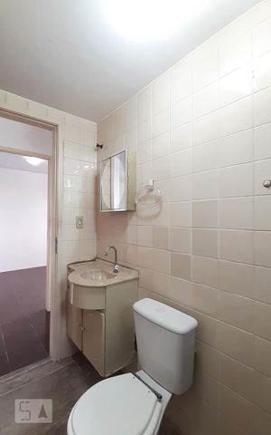 Apartamento à venda com 70m², 2 quartos e 1 vaga Apartamento à venda com 70m², 2 quartos e 1 vagaBanheiro Social
