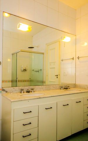 Apartamento para alugar com 230m², 3 quartos e 1 vaga Apartamento para alugar com 230m², 3 quartos e 1 vagaBanheiro Social