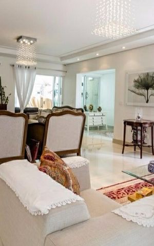 Casa à venda com 320m², 4 quartos e 4 vagas