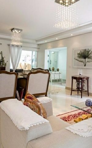 Casa à venda com 320m², 4 quartos e 4 vagas